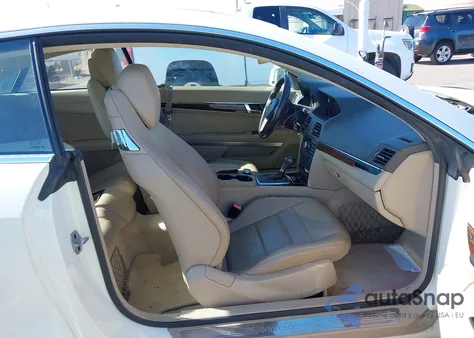 2012 Mercedes-Benz E 350 z USA, uszkodzony, nr VIN WDDKJ5KB2CF135912